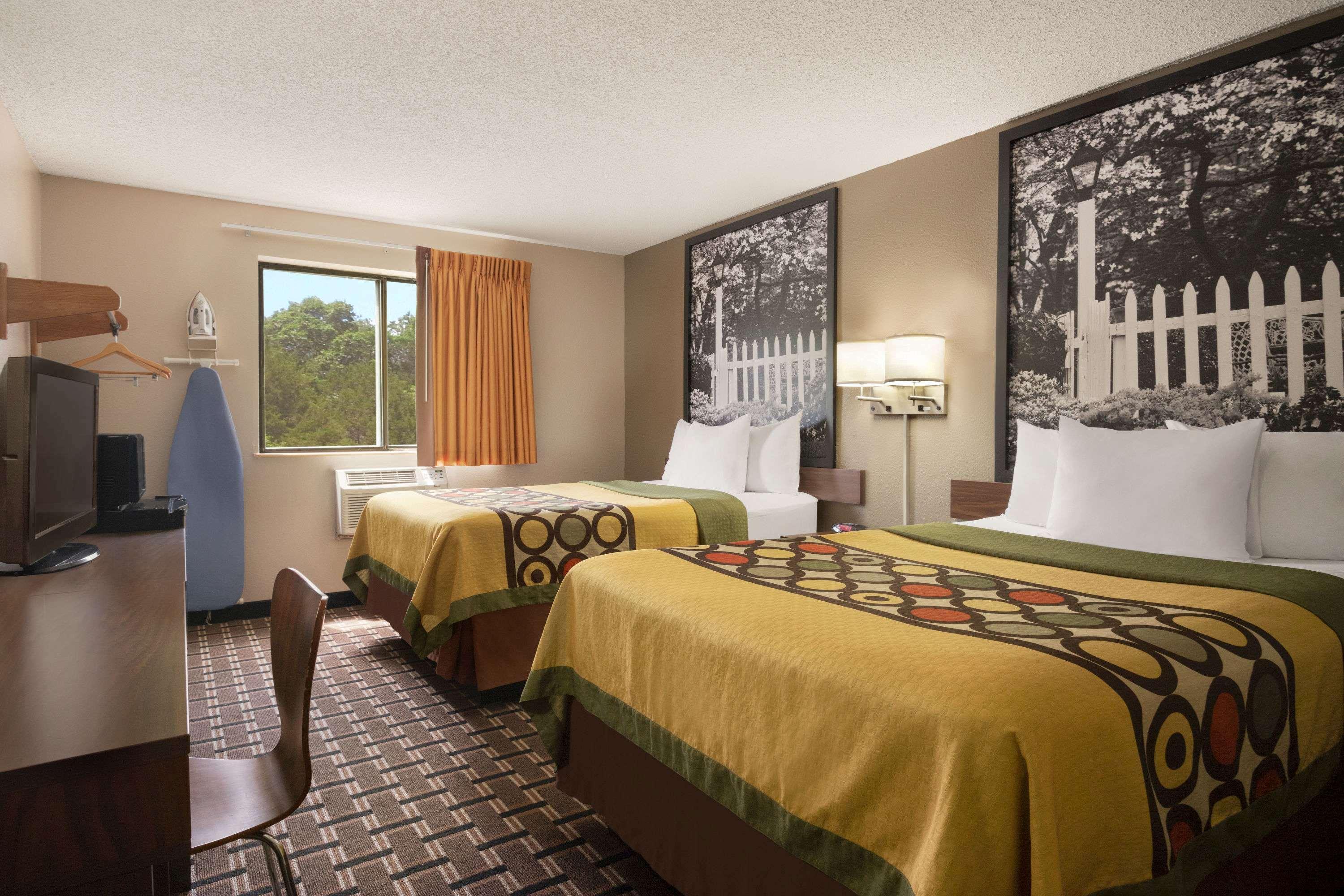 Super 8 By Wyndham Mayfield Exterior photo