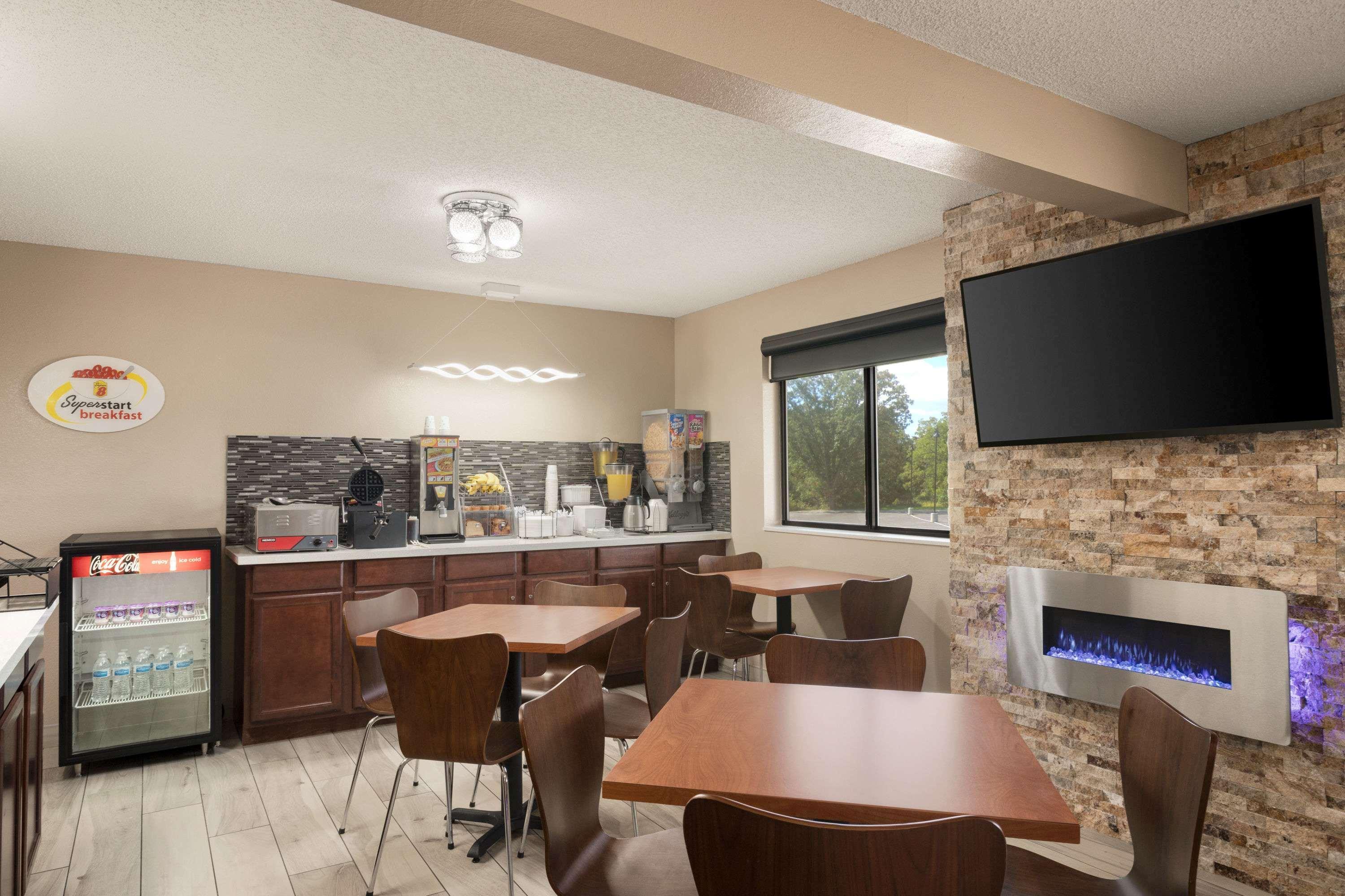 Super 8 By Wyndham Mayfield Exterior photo